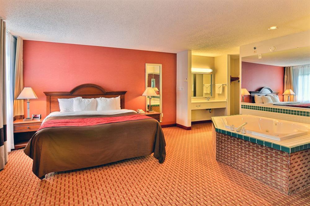 Quality Inn East Liverpool Exterior photo